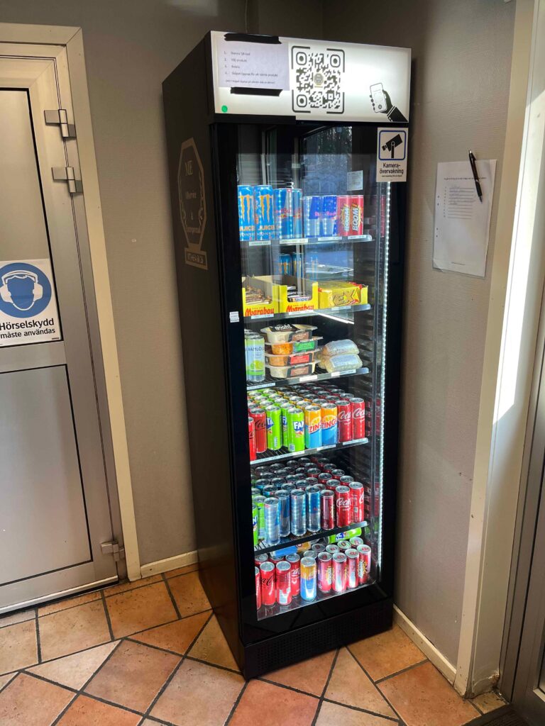Foodlock obemannad butik med mat dryck och självbetjäning via QR kod