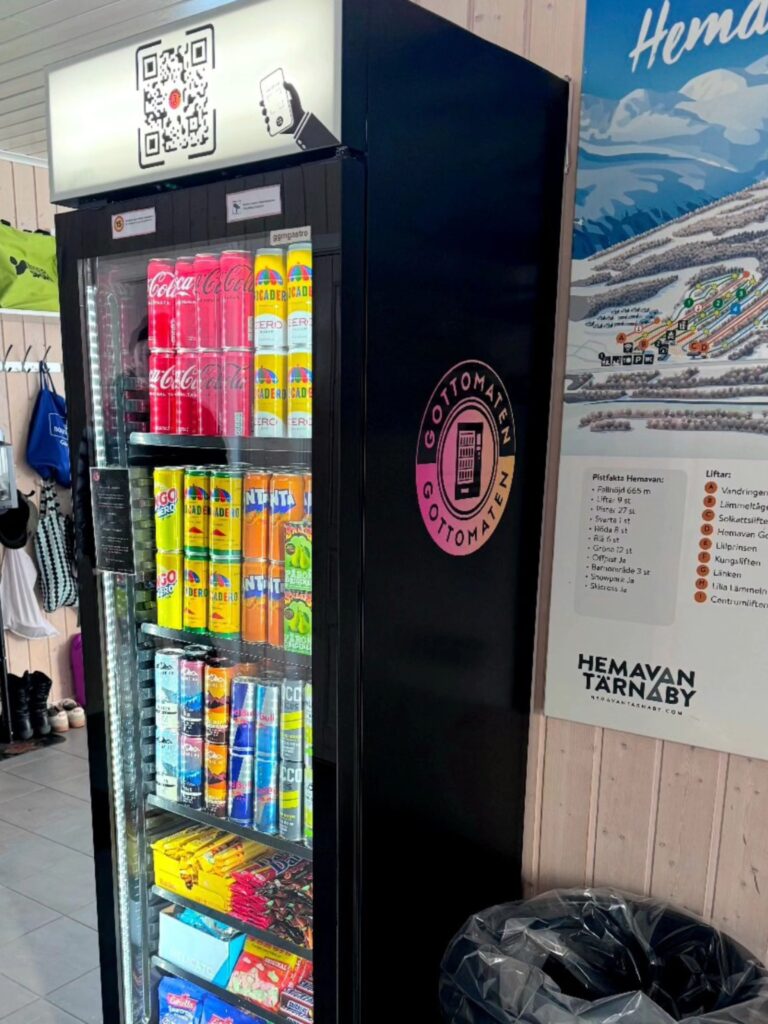 Foodlock obemannad varuautomat med dryck och snacks på skidanläggning
