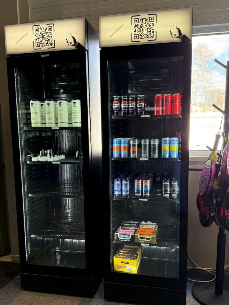 Foodlock obemannade självbetjäningskylar med dryck snacks och QR betalning paddel